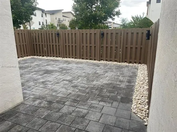 10445 NW 81st Ter #Townhouse 10045, Miami, FL 33178