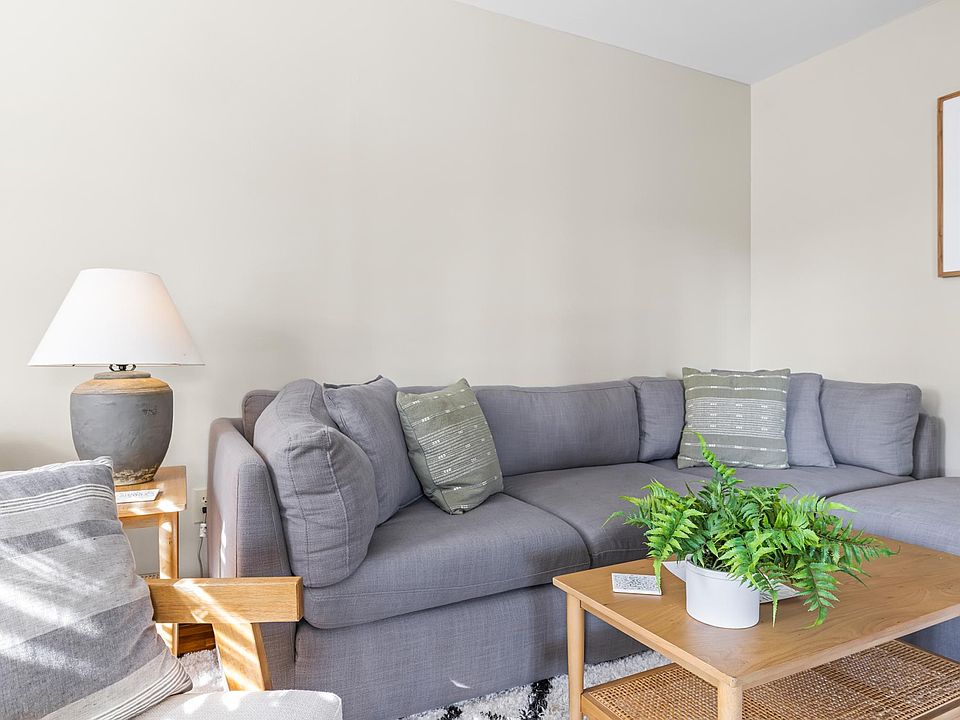 1st image of 103 Russell Ct #103