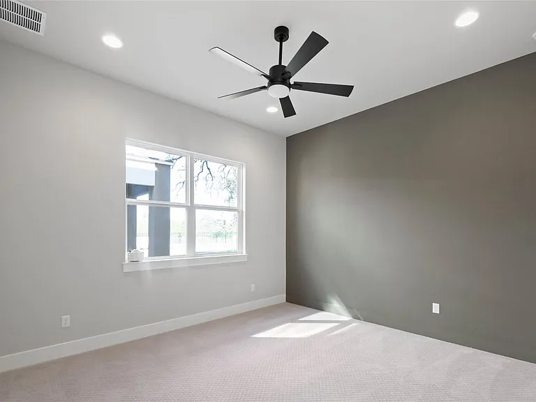 1205 Friends Cv — Photo 15