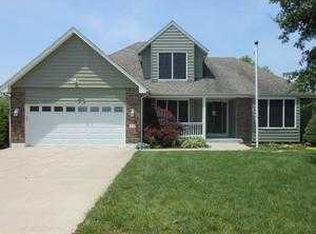 702 S Fox Ridge Dr, Raymore, MO 64083