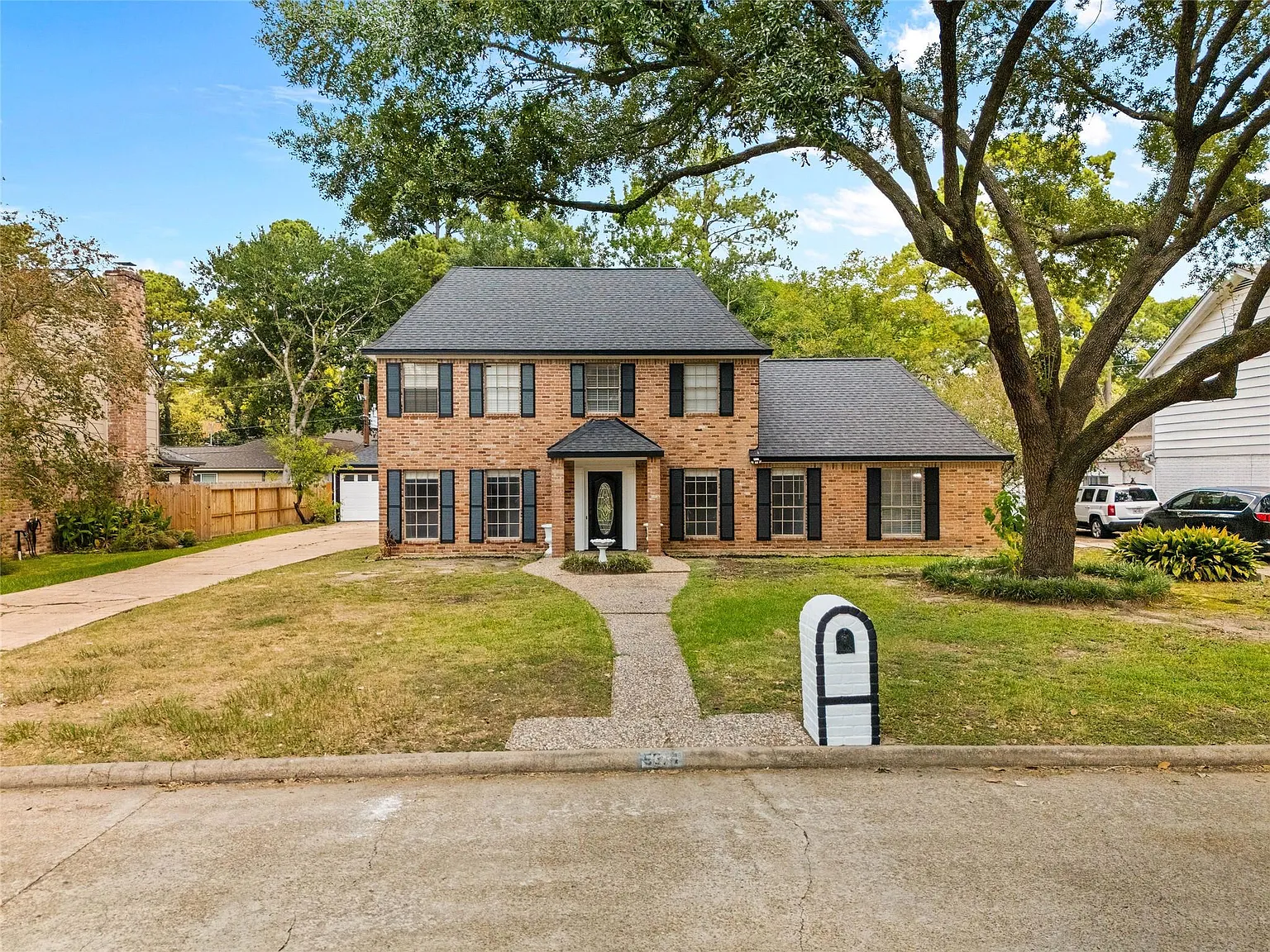 4 bed, 2.5 bath, 2574 sqft, $2,250 — Photo 1