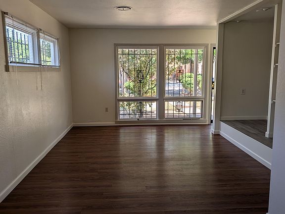 3rd image of 1024 Manzano Ct NW