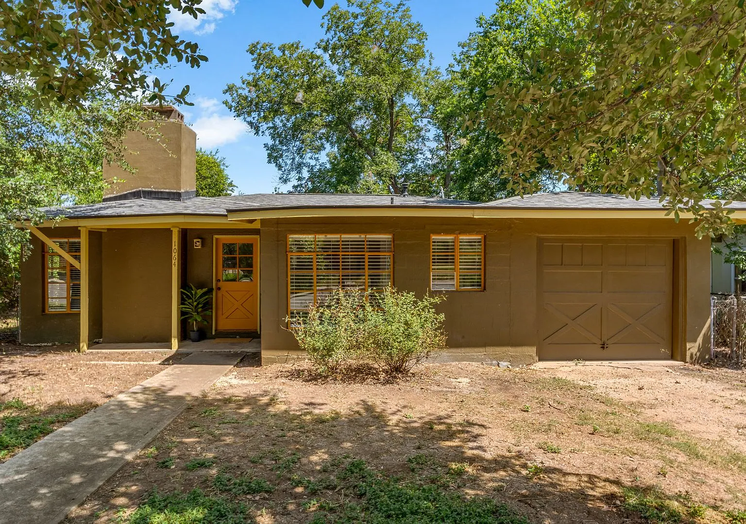 Single Family Home on Sycamore — Photo 1