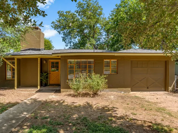 1064 Sycamore St, San Marcos, TX 78666