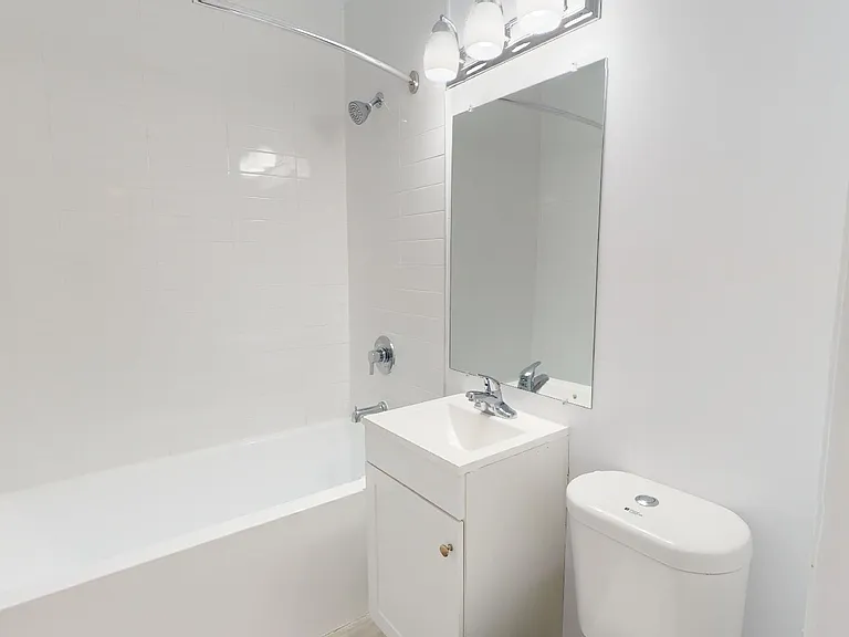 1170 Fennell Ave E — Photo 11