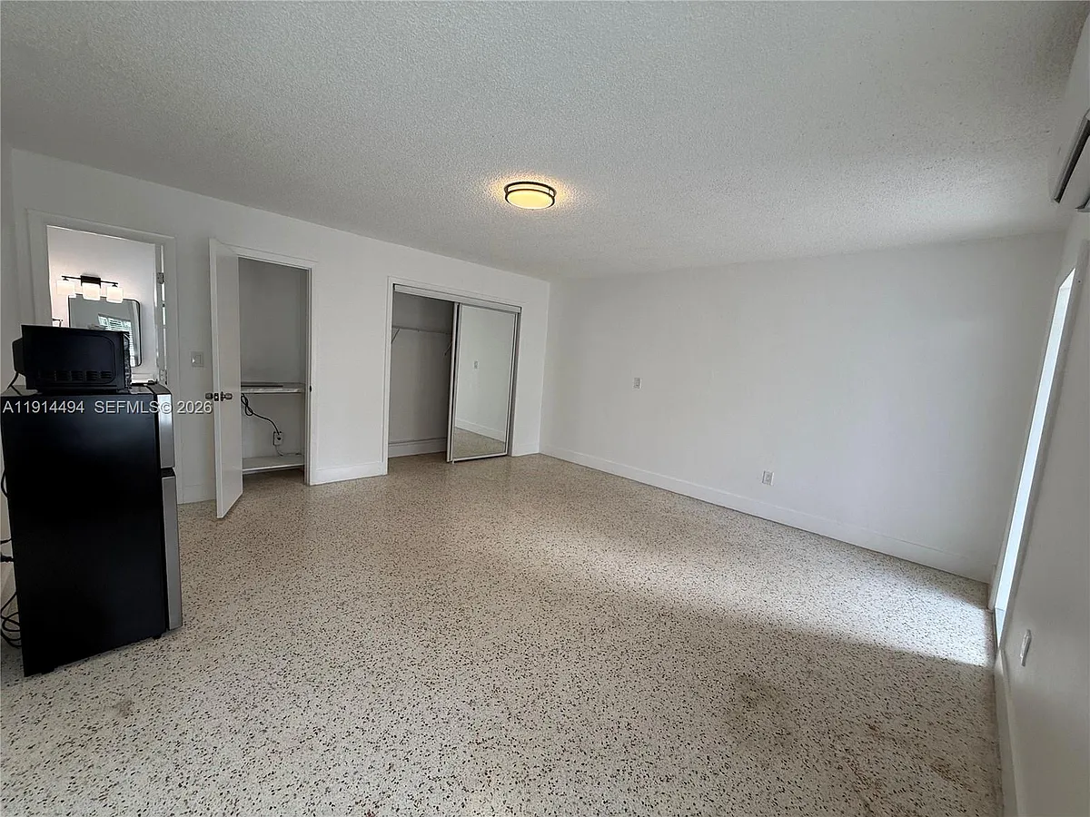Building Photo - 3144 NW 29th St #2
