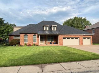 521 Sandalwood Dr, Evansville, IN 47715