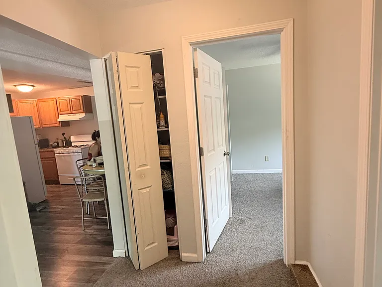 814 11th Ave SE — Photo 5