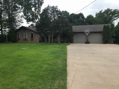 104 Edgewood Ln, Combined Locks, WI, 54113