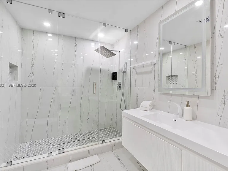 3261 Seaward Dr — Photo 32