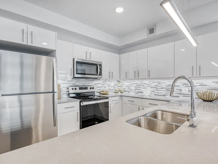 1033 Autumnwood Dr #502 — Photo 17