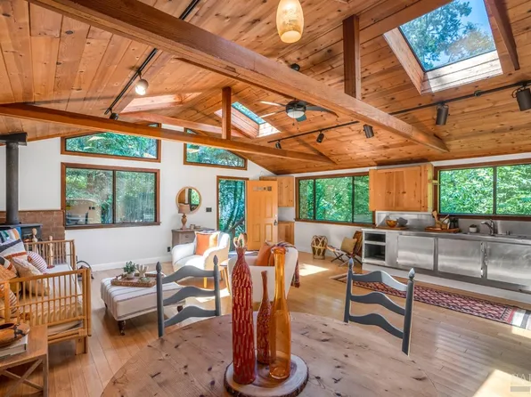 27 Hampton Road, Camp Meeker, CA 95419
