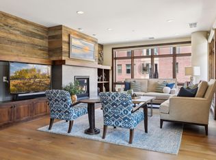 875 Lake St N APT 220, Wayzata, MN 55391