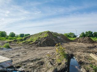 7876 Cottonwood Ln, West Des Moines, IA 50266