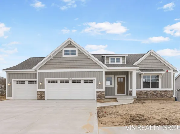 14668 Arcadia Woods Dr, Spring Lake, MI 49456