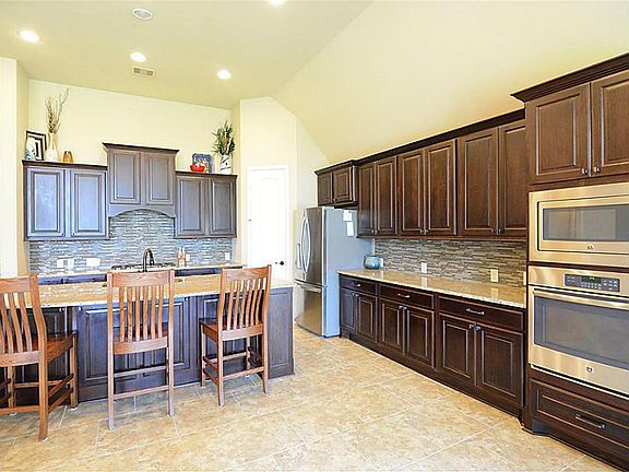 4th image of 18610 Town Bluff Dr