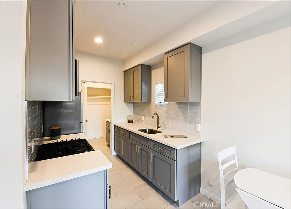 Studio, 250 sqft, $1,450 — Photo 3