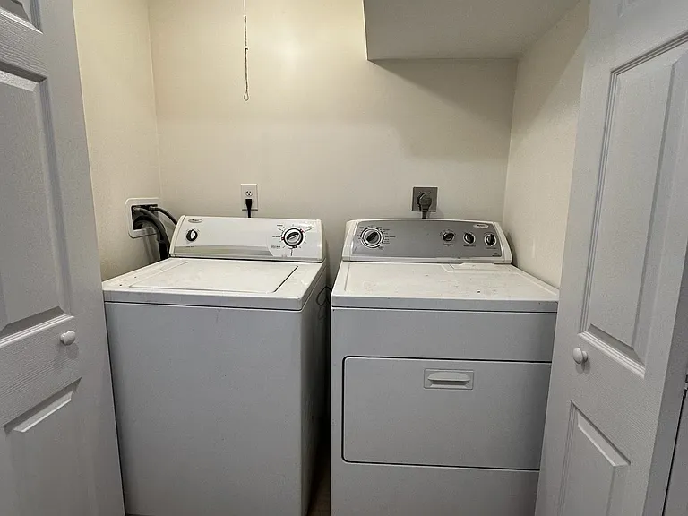 3225 Chestnut St NE #B — Photo 25