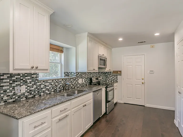 2 Edgemere Ct — Photo 13