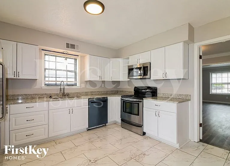 1459 Haverwood Ave — Photo 7