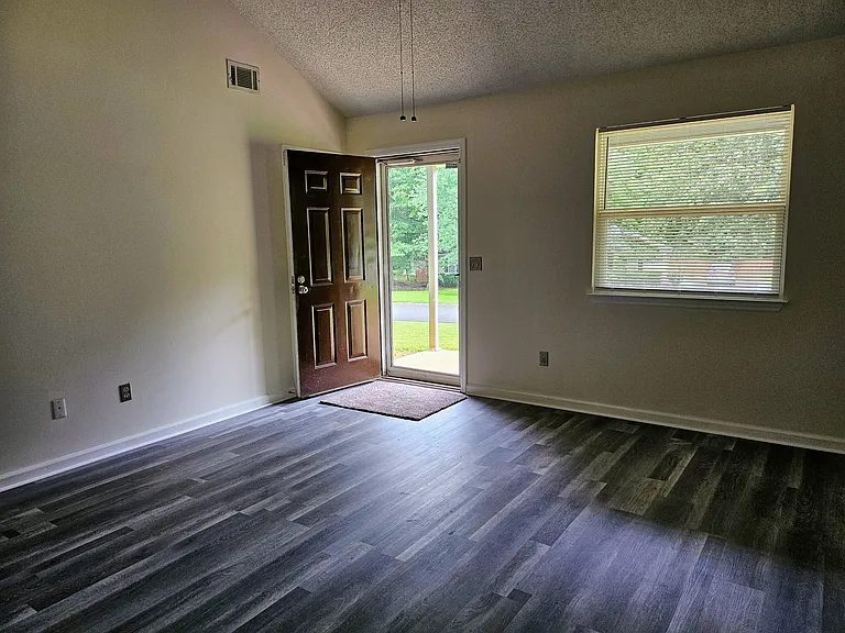 1151 Hunter Trl — Photo 5