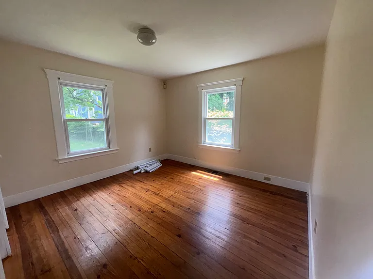 29 Winchester Ave #1 — Photo 4