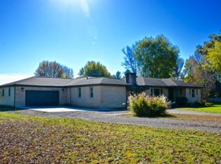 1603 Sunset Dr, Carmi, IL 62821