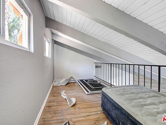 5th image of 1011 Park St