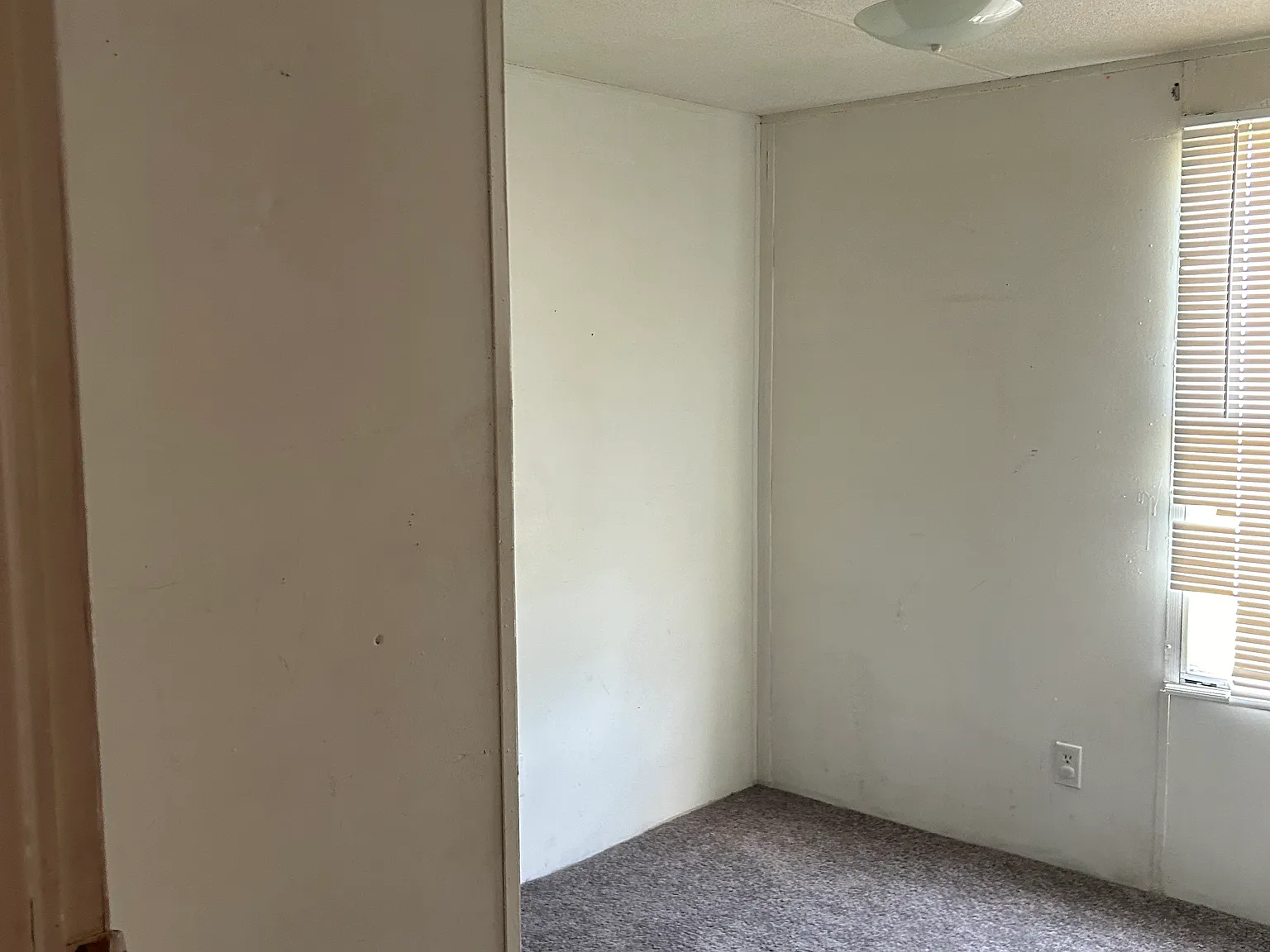 3 bed, 924 sqft, $750 — Photo 2