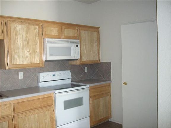 5th image of 3709 Littleleaf Dr APT A