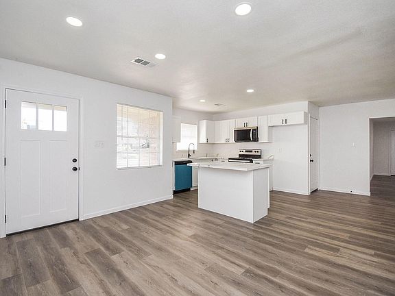 3rd image of 514 Peach Spring Dr