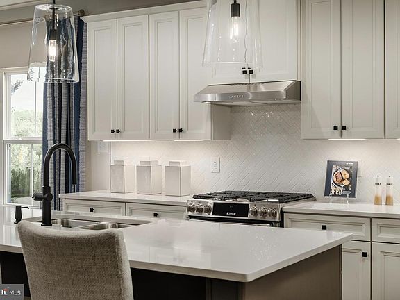 3rd image of 113 Firenze Ct
