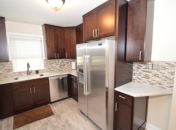 2nd image of 1609 Mandel Ave