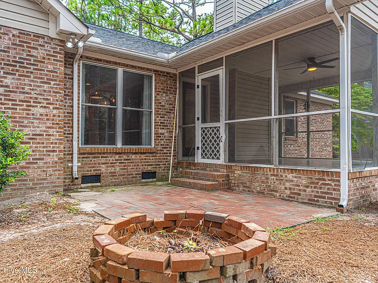 104 Juniper Creek Blvd — Photo 43