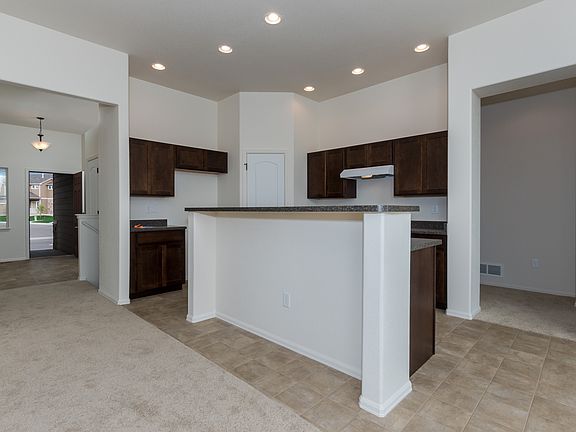 5th image of 785 Rodgers Cir