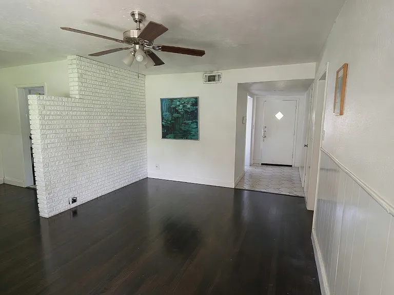 4904 Odessa Ave — Photo 12