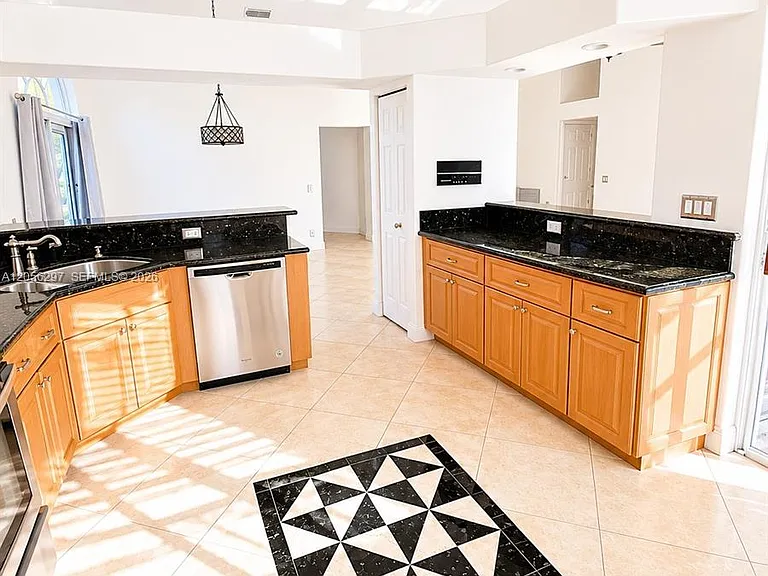 569 Spinnaker — Photo 11