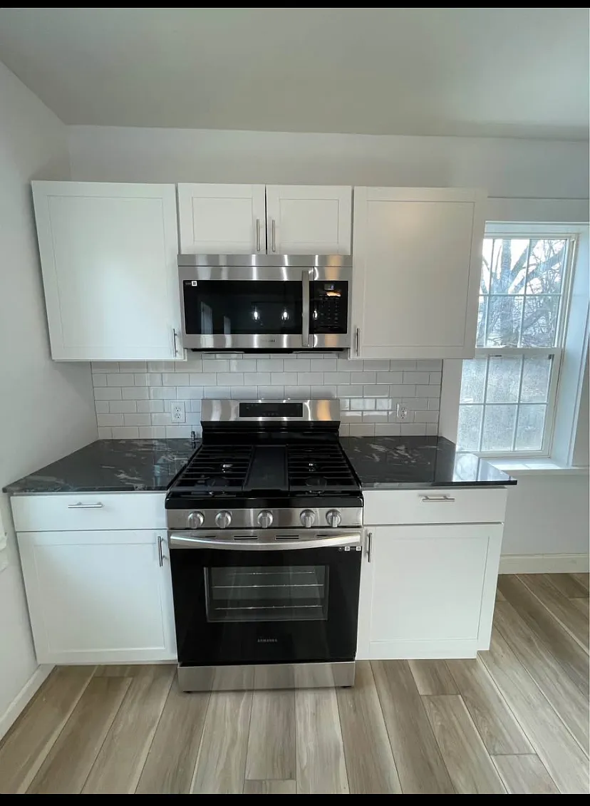 2 bed, 1080 sqft, $1,295 — Photo 2