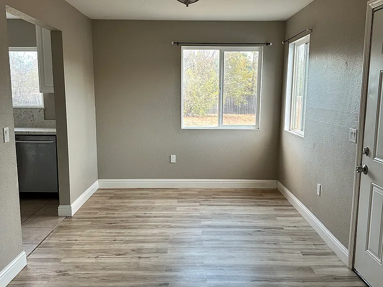 400 Stutsman Rd — Photo 2