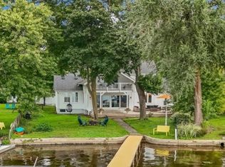 1153 N Shore Dr, Crystal Lake, IL 60014