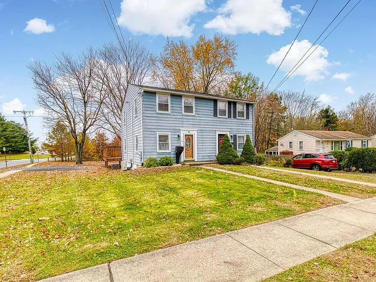 16 S Kelly Ave — Photo 1