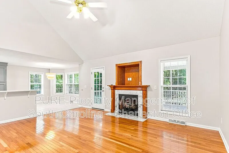 6 bed, 3.5 bath, 3024 sqft, $3,499 — Photo 3