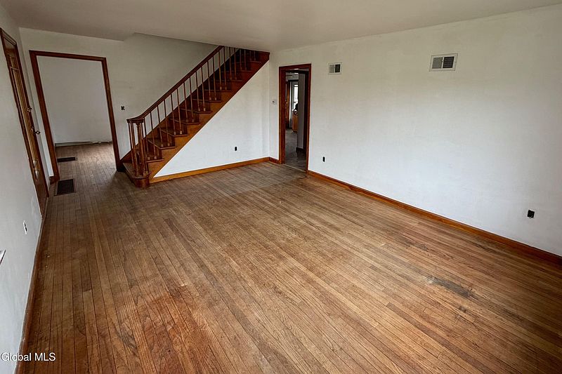 4th image of 414 Reynolds Road