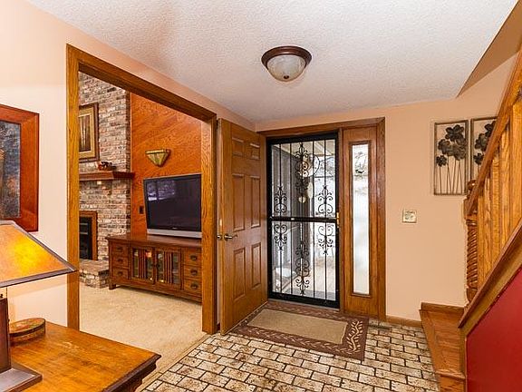 2nd image of 2045 Tamarack Dr
