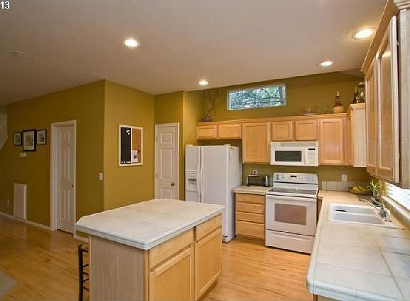 4th image of 20635 Noble Ln