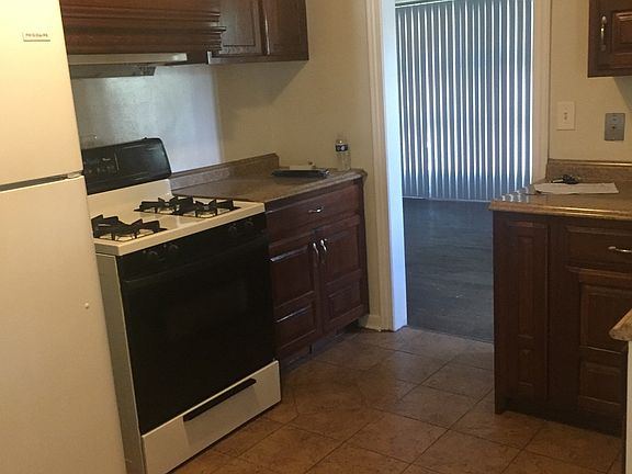 2nd image of 427 Clyde Ave