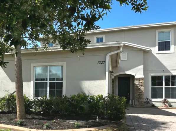 1327 NW Leonardo Circle, Port St Lucie, FL 34986