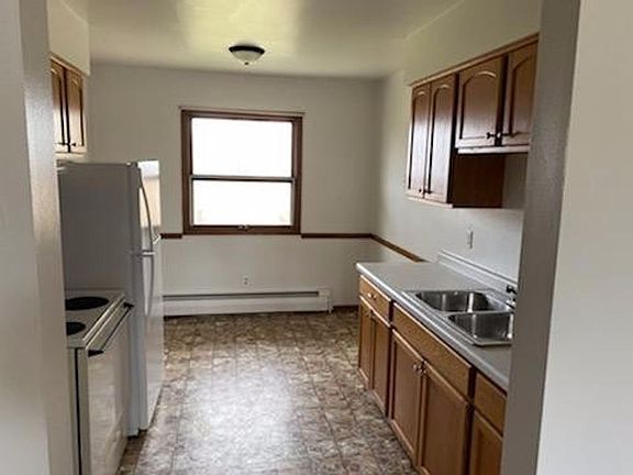 2nd image of 146-150 Main Ave #150-4