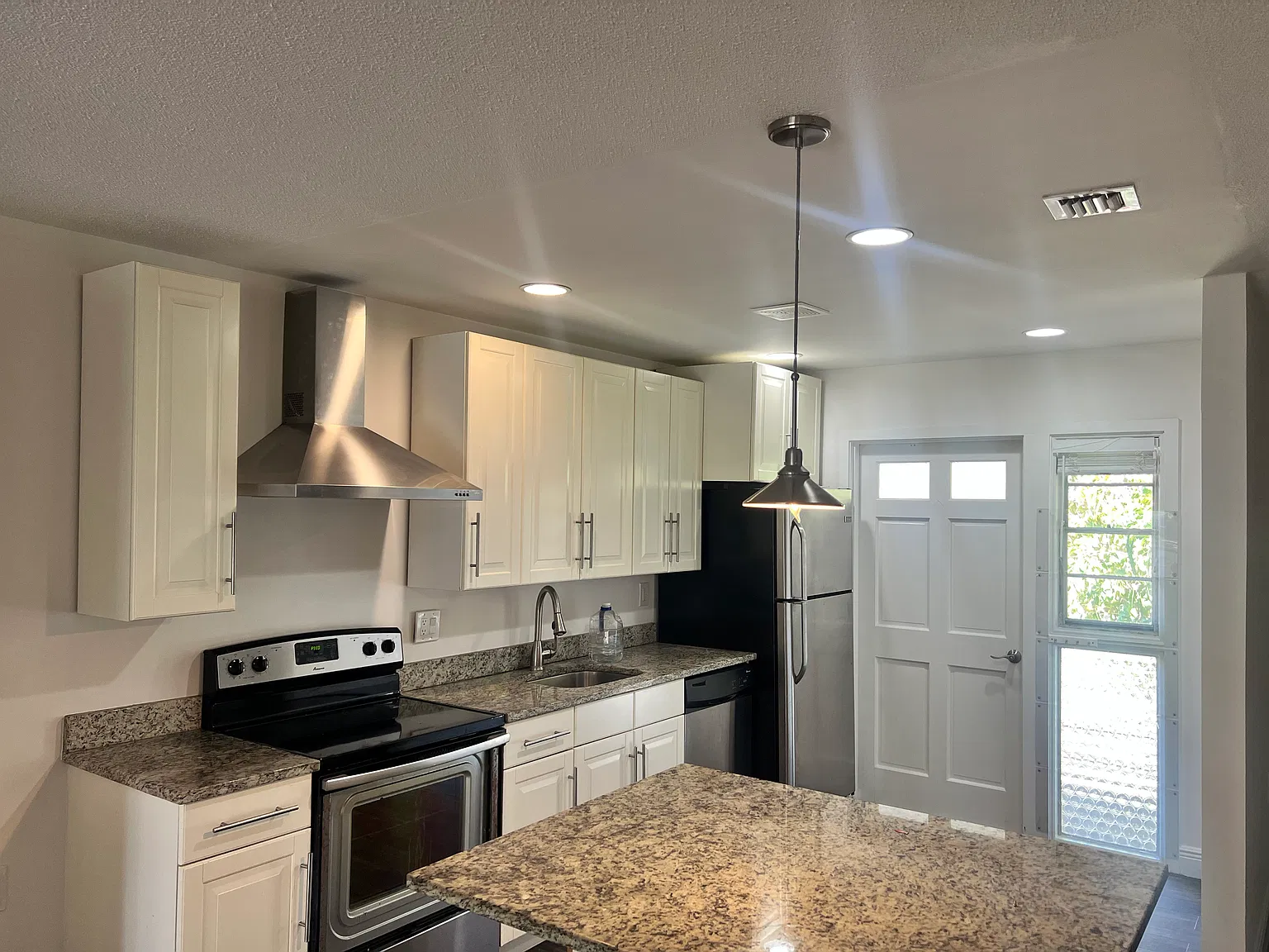 2 bed, 1031 sqft, $1,995 — Photo 4