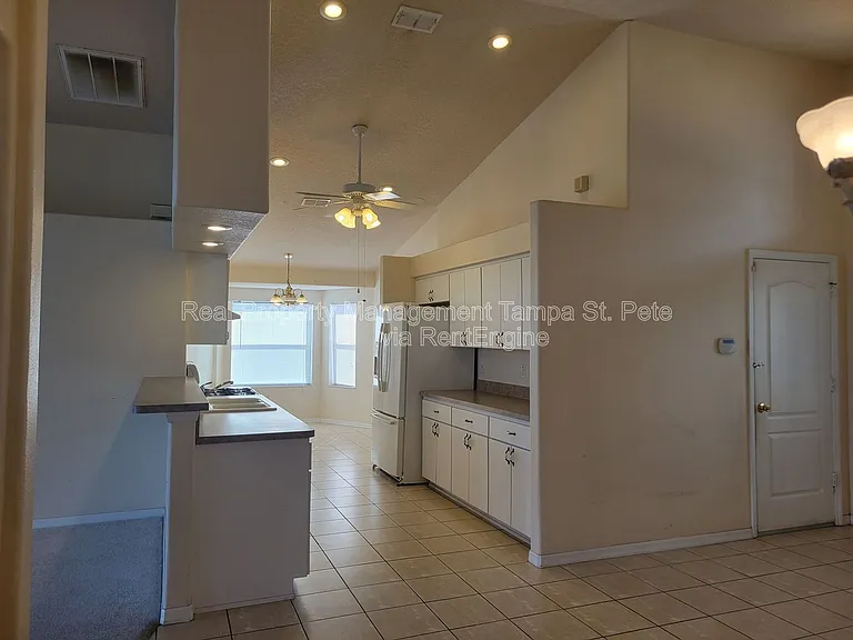 1314 Avonwood Ct — Photo 6